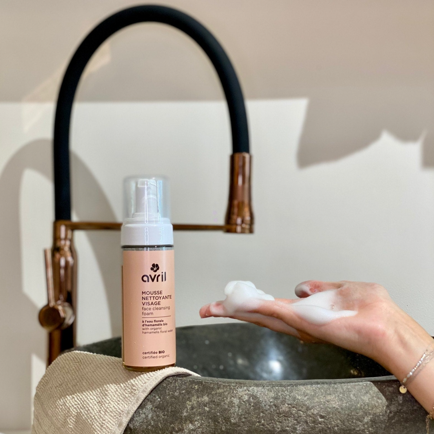 Facial cleansing foam