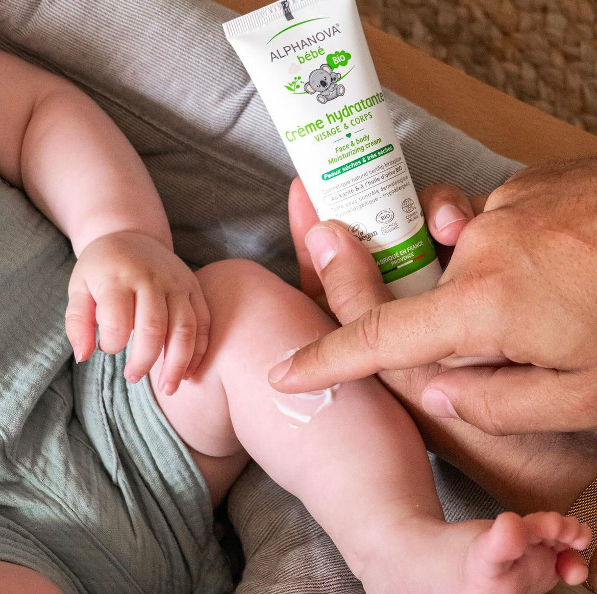 Baby Moisturizing Face and Body Bäst före 10/2024