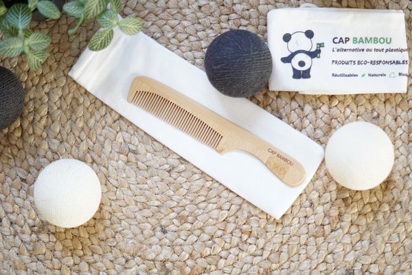 Bamboo comb with handle & tight teeth